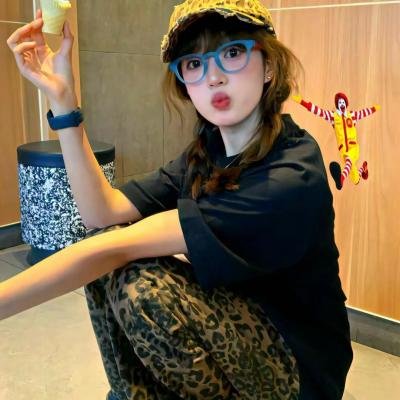 蒙娜丽莎与血月
